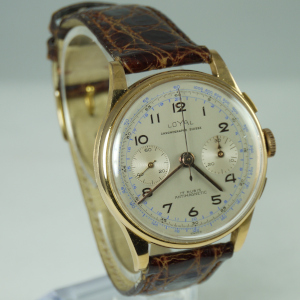 Loyal Two-Register Chronograph wristwatch in 18 karat yellow gold with brown leather band