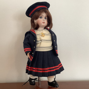 Bleuette in a two-piece sailor suit with matching hat, front view