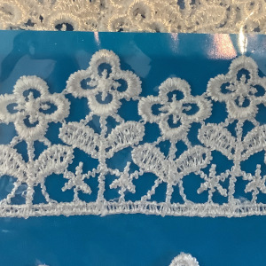 Card of synthetic white lace with daisy pattern