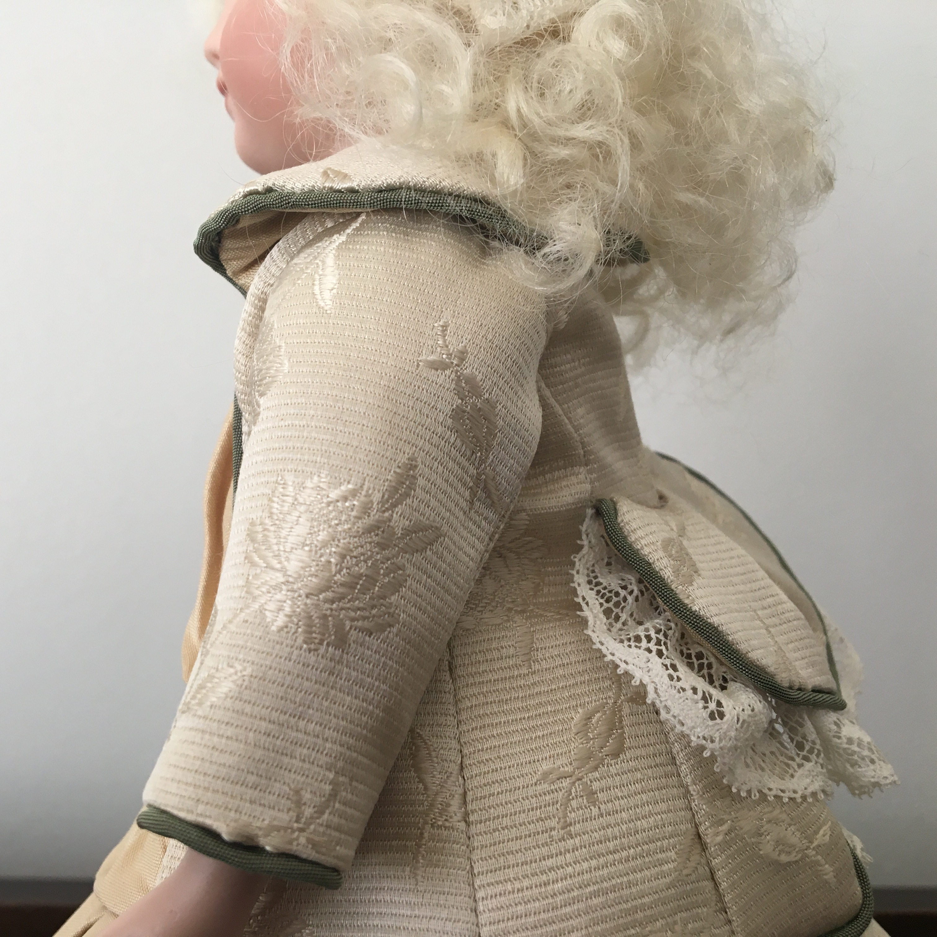 Tiny C Steiner Side Close