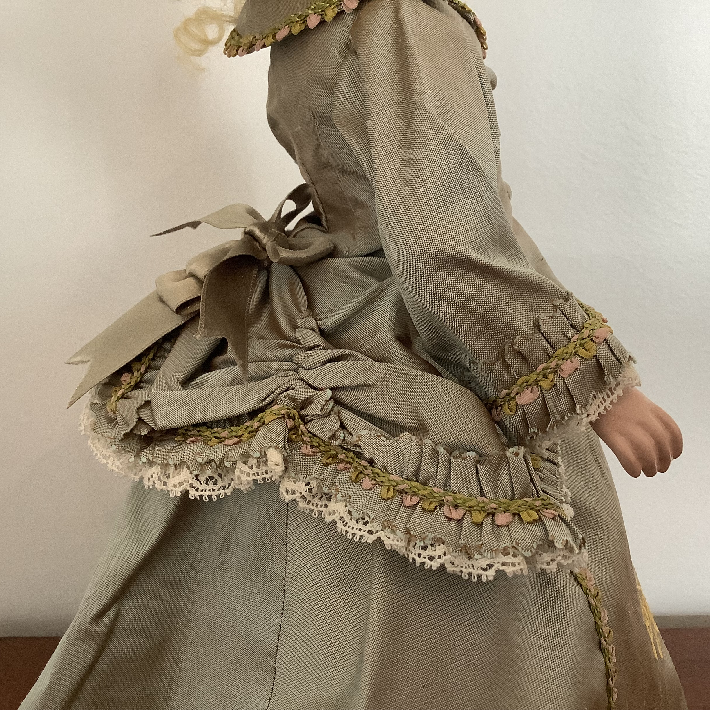 Stobe Bustle